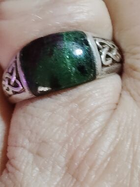 MEN'S -RUBY ZOLSITE CELTIC STERLING SILVER RING. SIZE 9